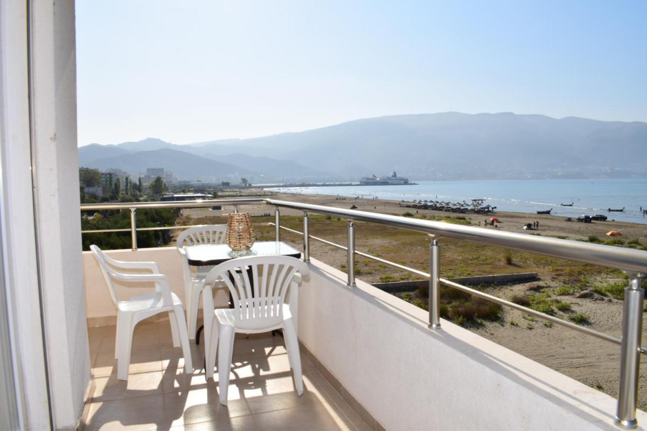 Sea View Apartment - 007 Vlorë Esterno foto
