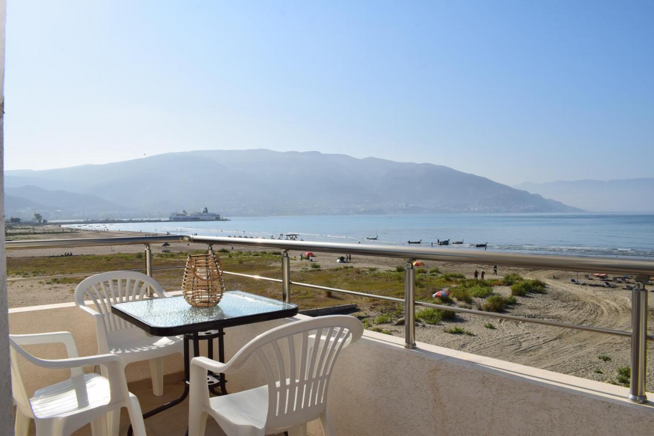 Sea View Apartment - 007 Vlorë Esterno foto