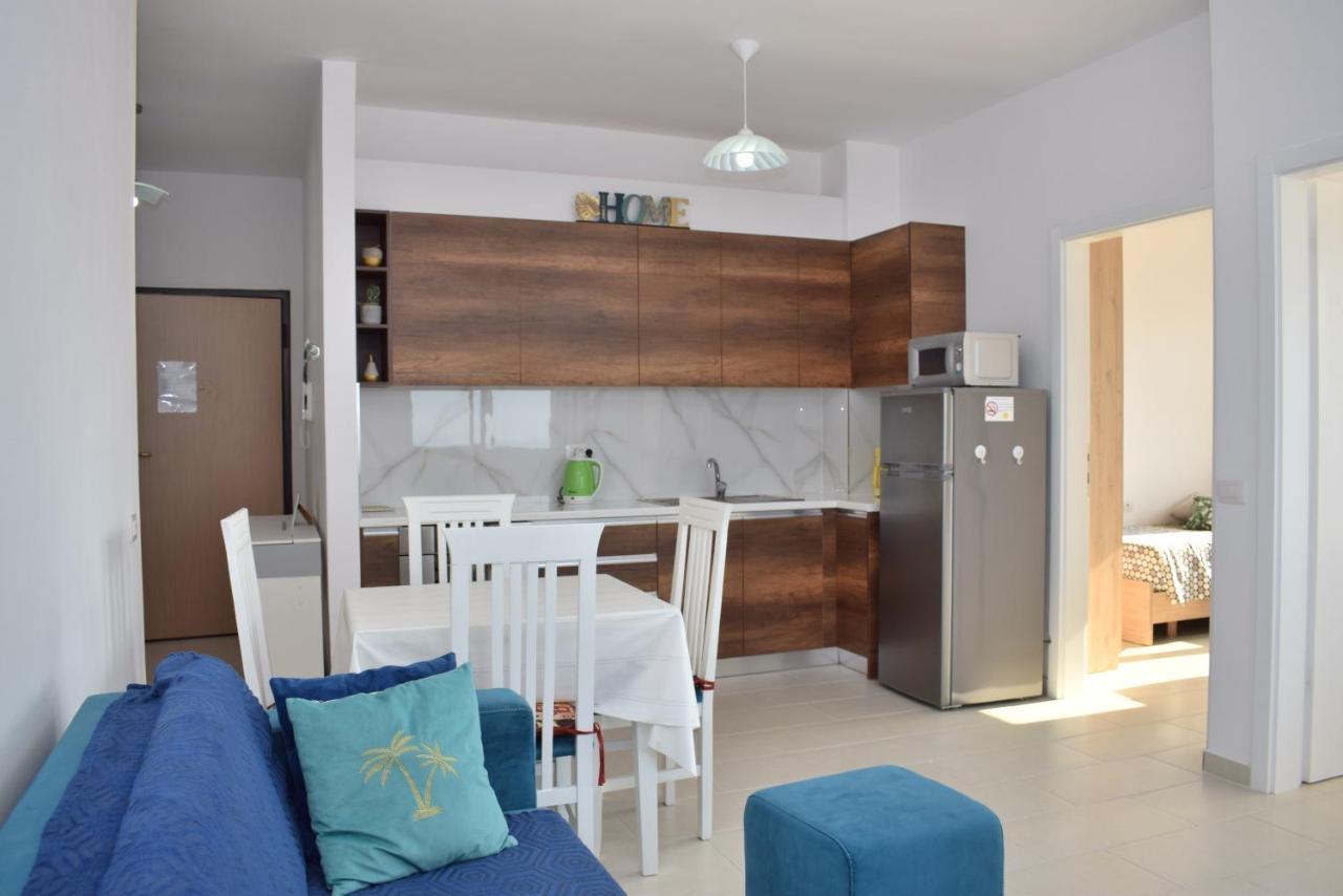 Sea View Apartment - 007 Vlorë Esterno foto